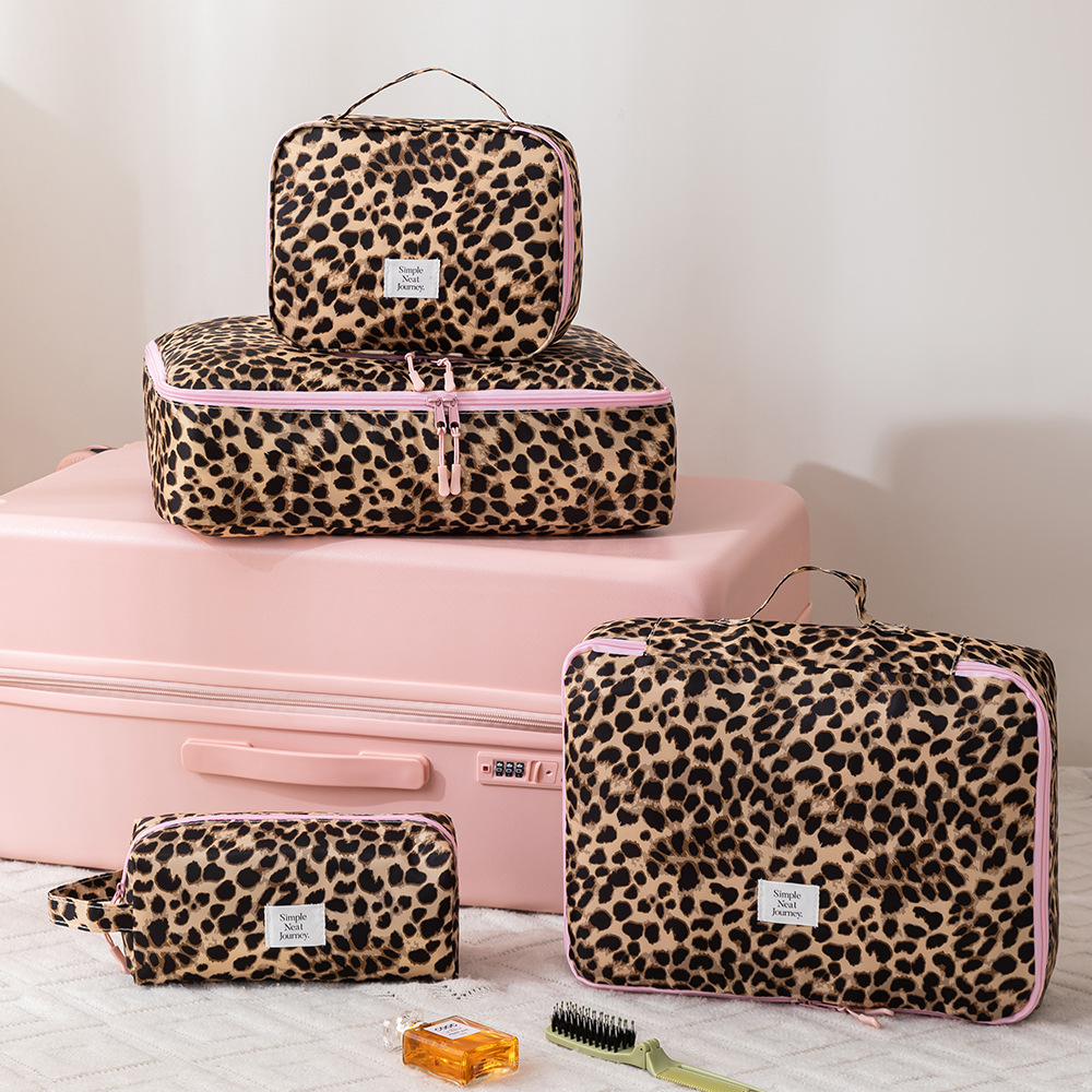 Leopard Makeup Bag Toiletry Cl - огляд і ціна Women Accessories List
