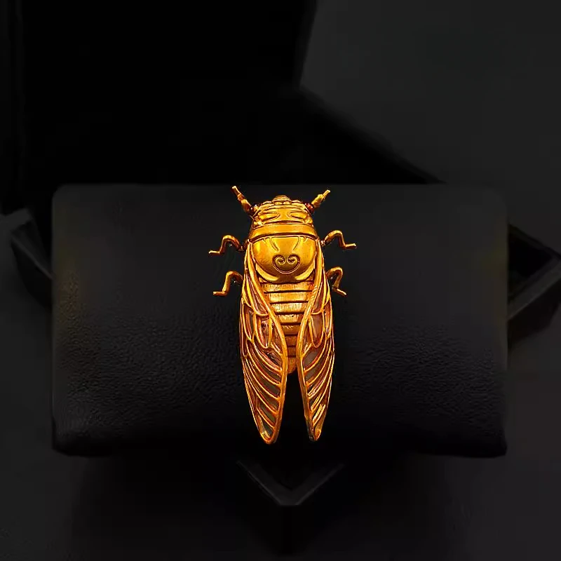 Golden Cicada Brooch with Beau - огляд і ціна Women Accessories Meaning